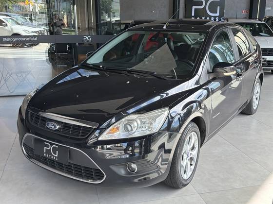 FORD FOCUS 2.0 TITANIUM HATCH 16V FLEX 4P AUTOMÁTICO FORD FOCUS 2.0 TITANIUM HATCH 16V FLEX 4P AUTOMÁTICO